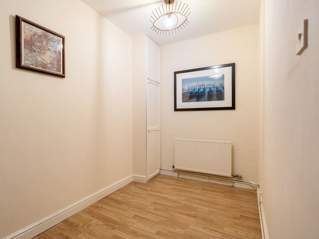 2 bed flat for sale in Norfolk Crescent, Bath, Somerset BA1, £280,000
