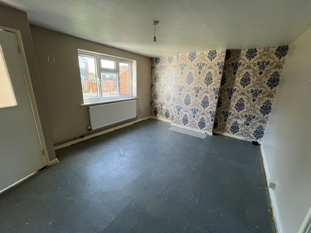 2 bed terraced house for sale in Montrose Road, Yeovil BA21, £155,000
