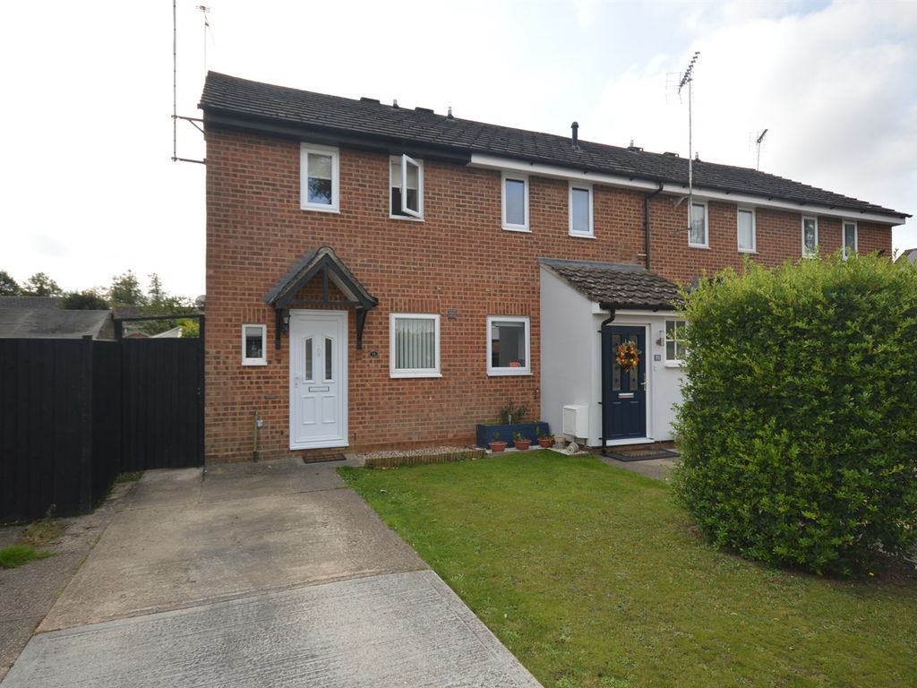 2 bed property for sale in Skiddaw Close, Great Notley, Braintree CM77, £290,000