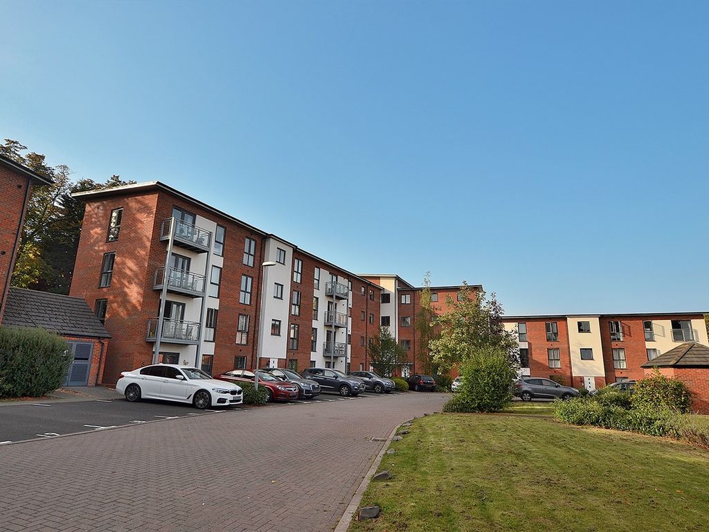 2 bed flat for sale in Donington Grove, Wolverhampton WV10, £137,000