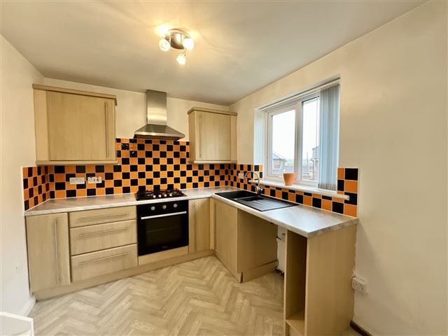 2 bed flat for sale in Coral Drive, Aughton, Sheffield S26, £135,000