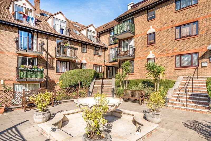 3 bed flat for sale in French Apartments, Lansdowne Road, Purley CR8, £325,000