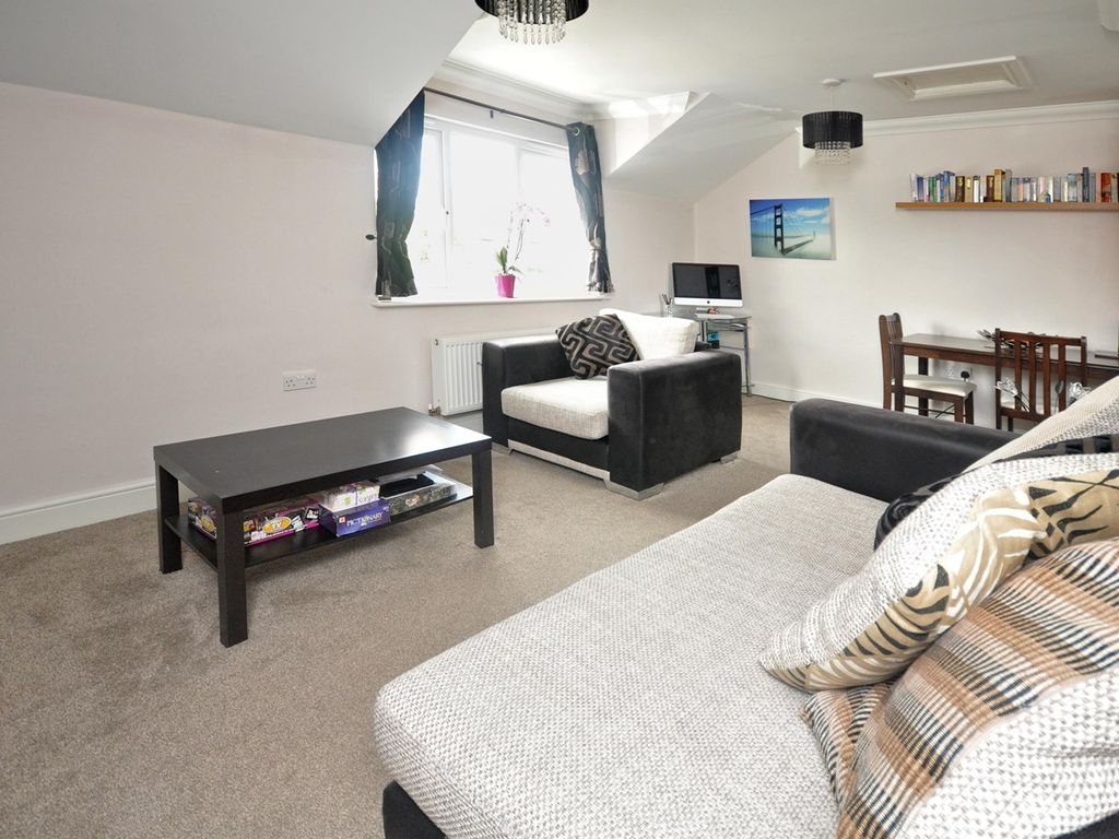1 bed flat for sale in Meadow Bank Close, Amersham HP7, £265,000