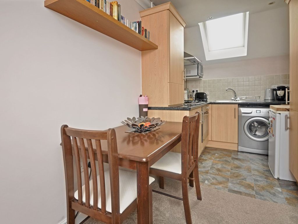 1 bed flat for sale in Meadow Bank Close, Amersham HP7, £265,000