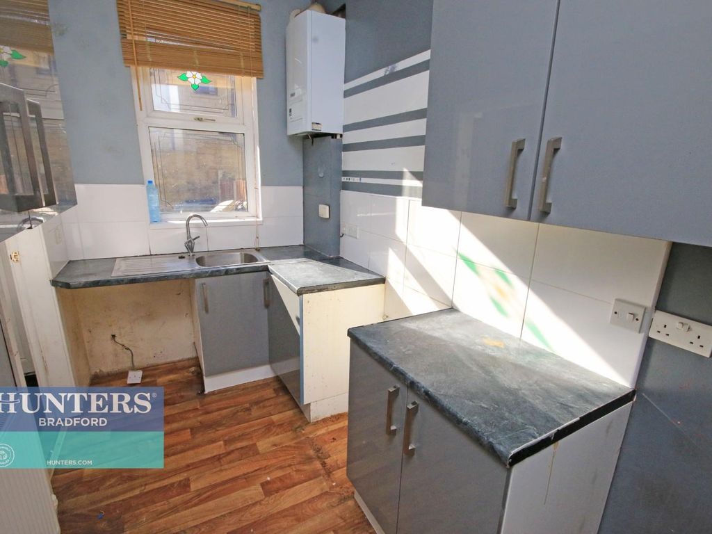 3 bed terraced house for sale in St. Stephens Road, Bradford BD5, £80,000