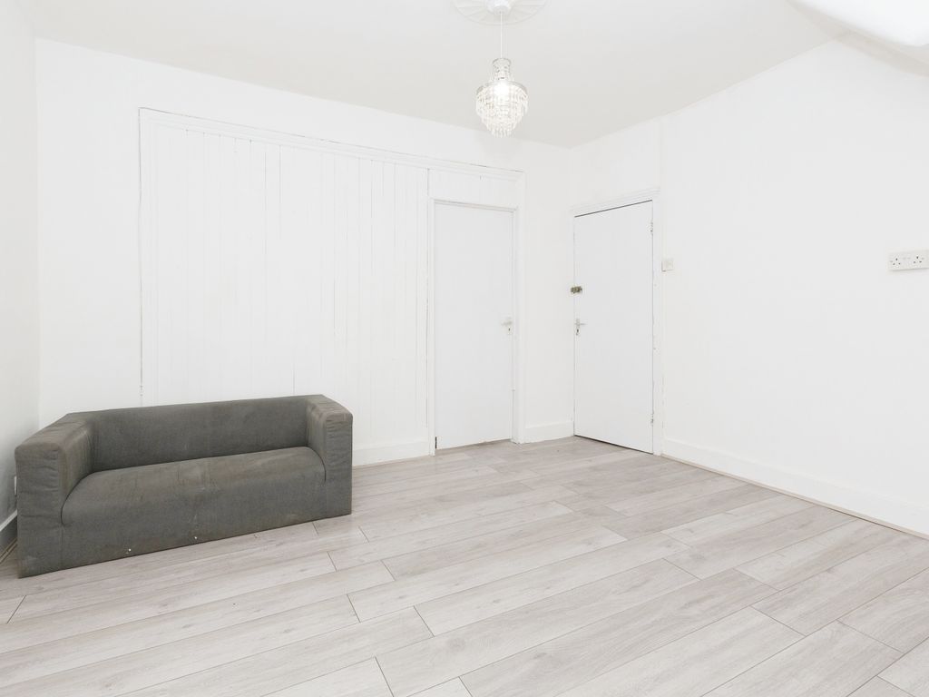 2 bed flat for sale in Sherrard Road, London E12, £315,000