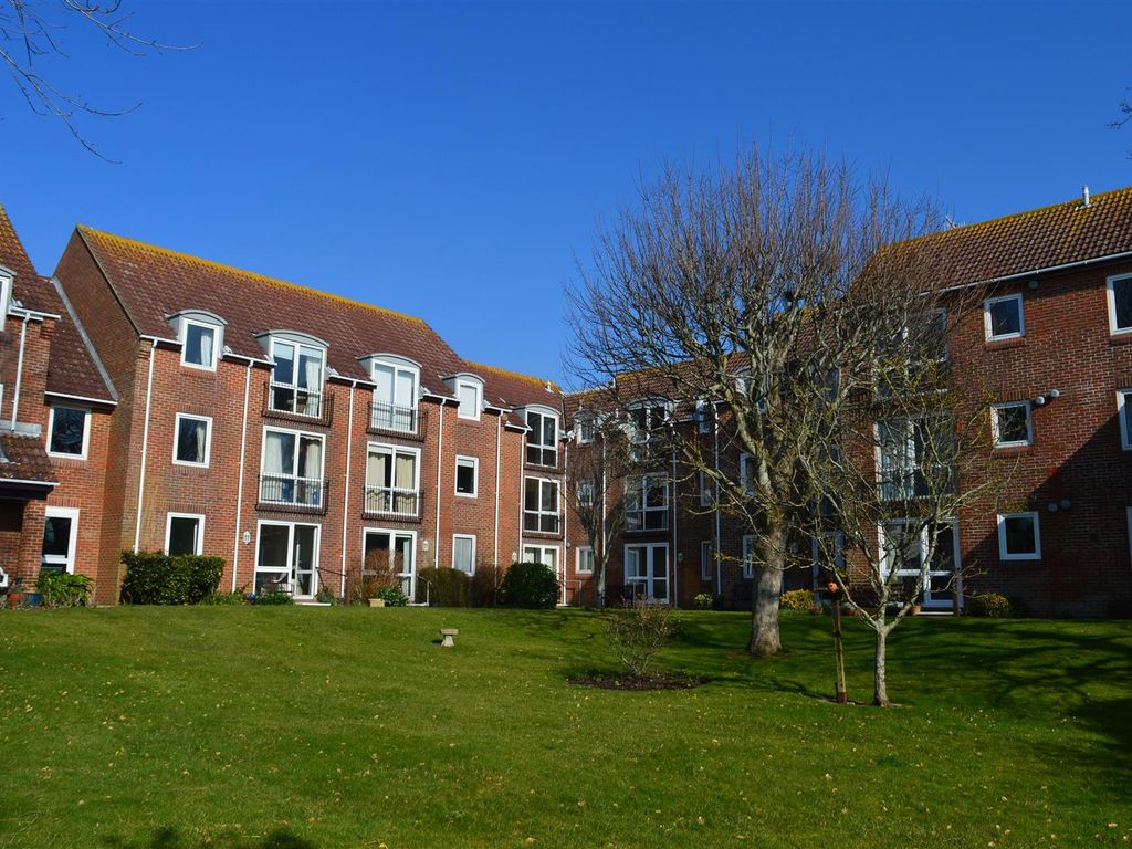 1 bed flat for sale in Sutton Road, Seaford BN25, £120,000
