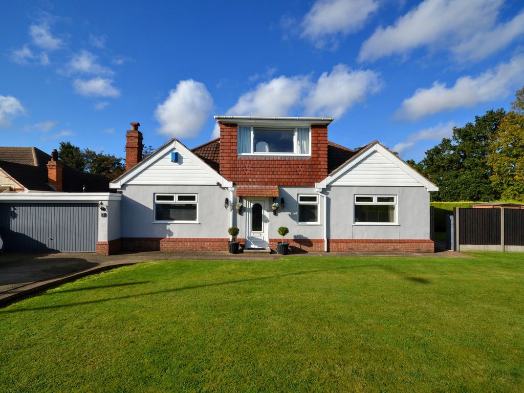 3 bed detached bungalow for sale in Tetney Road, Humberston DN36, £335,000