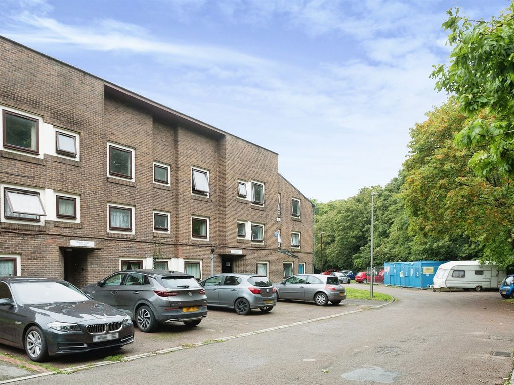 1 bed flat for sale in Granby Court, Bletchley, Milton Keynes MK1, £100,000