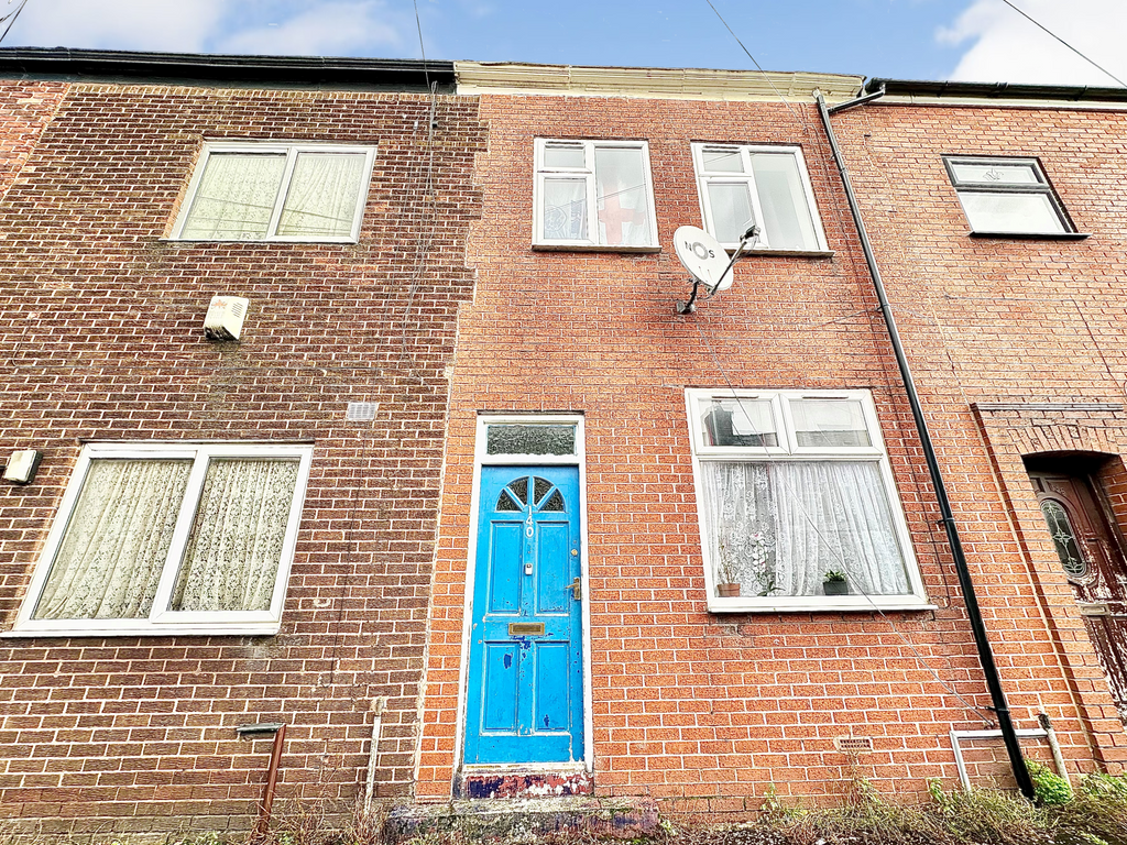 3 bed terraced house for sale in Skeffington Road, Preston PR1, £100,000