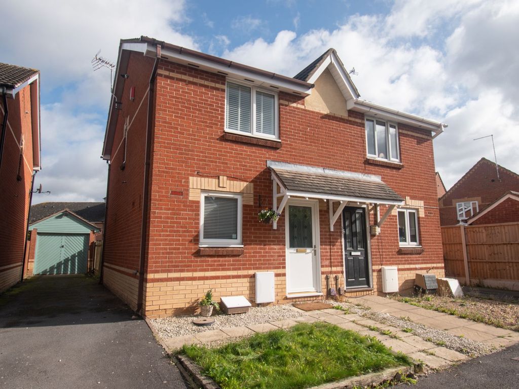 2 bed semi-detached house for sale in Taverners Road, Leicester LE4, £210,000