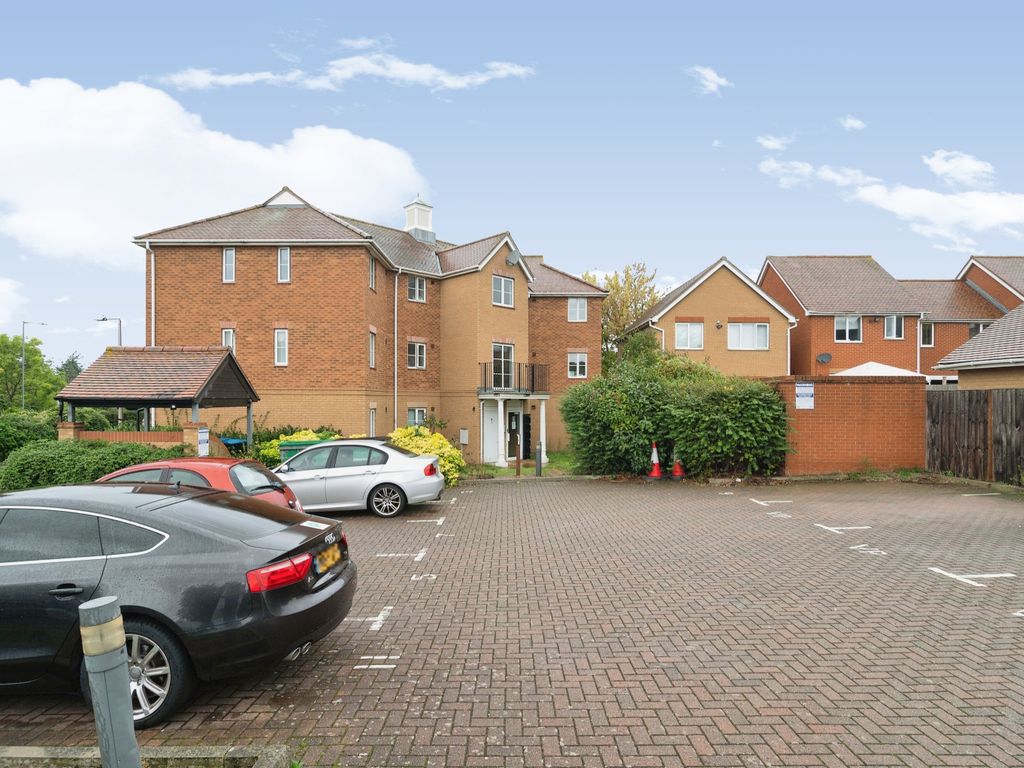 2 bed flat for sale in John William Close, Chafford Hundred, Grays, Essex RM16, £220,000