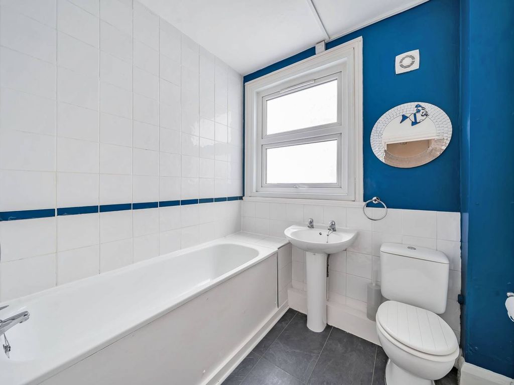 1 bed flat for sale in Tower Terrace, Wood Green, London N22, £300,000