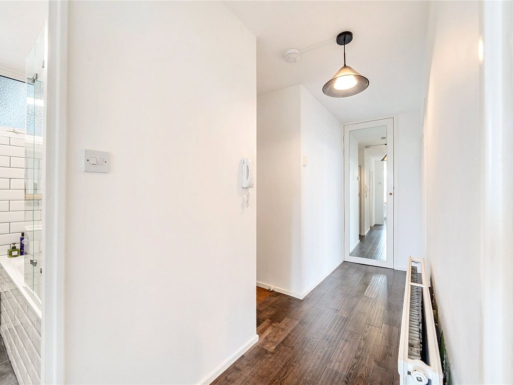 2 bed flat for sale in Flat 21, Newbridge Point, Windrush Lane, London SE23, £225,000
