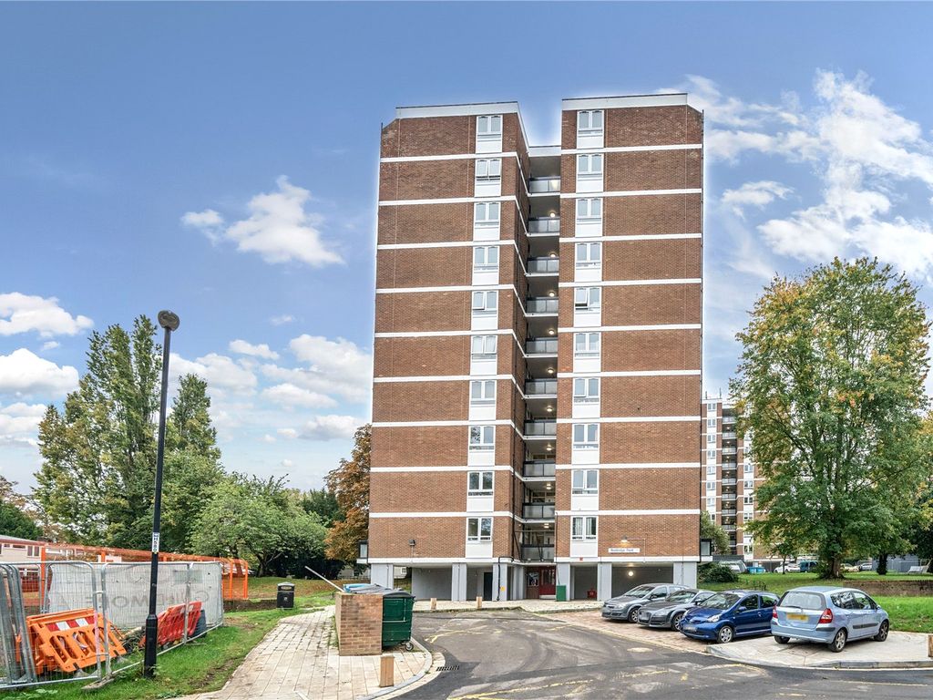 2 bed flat for sale in Flat 21, Newbridge Point, Windrush Lane, London SE23, £225,000