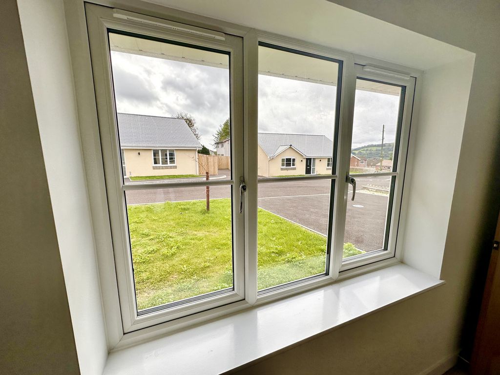 3 bed detached bungalow for sale in Trem Pant Glas, Pontypool NP4, £290,000