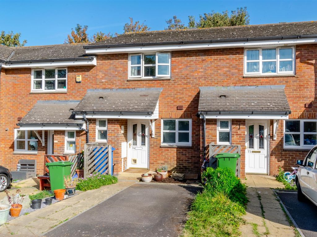 2 bed property for sale in Hilton Close, Faversham ME13, £295,000