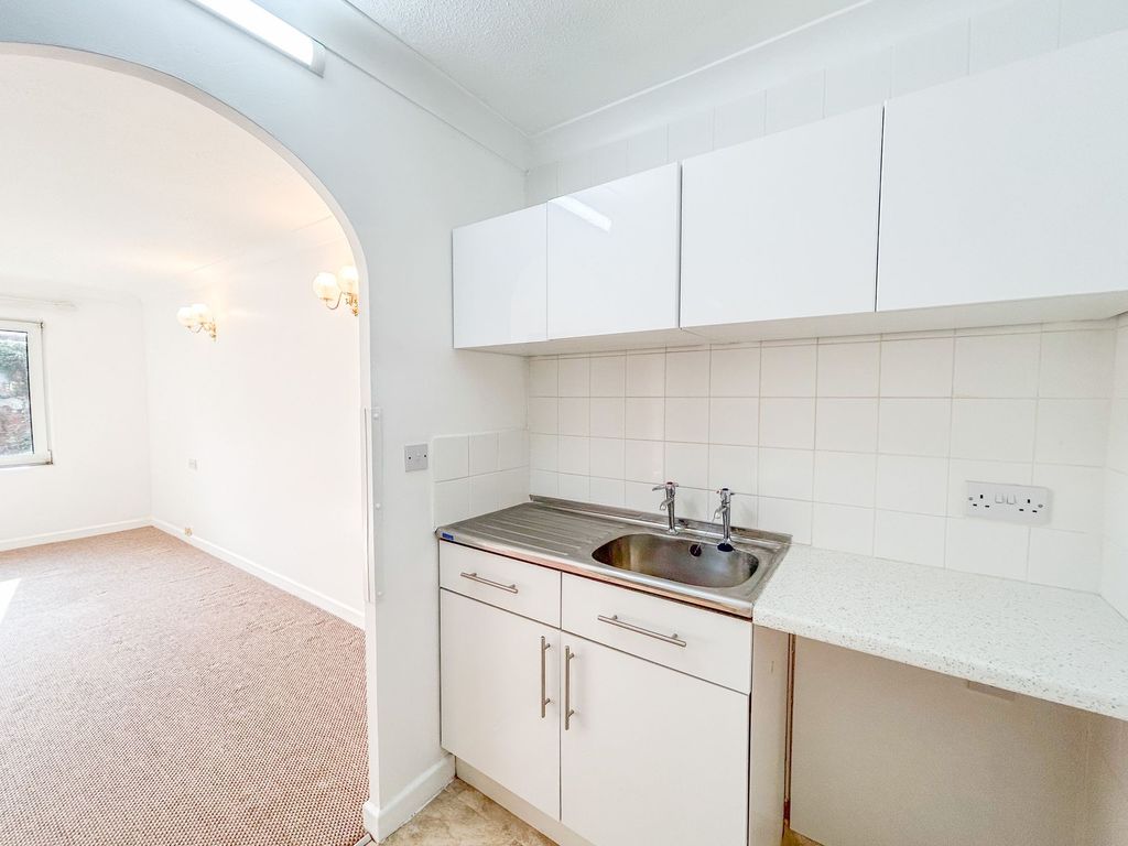 1 bed flat for sale in Bryngwyn Road, Home Valley House NP20, £60,000
