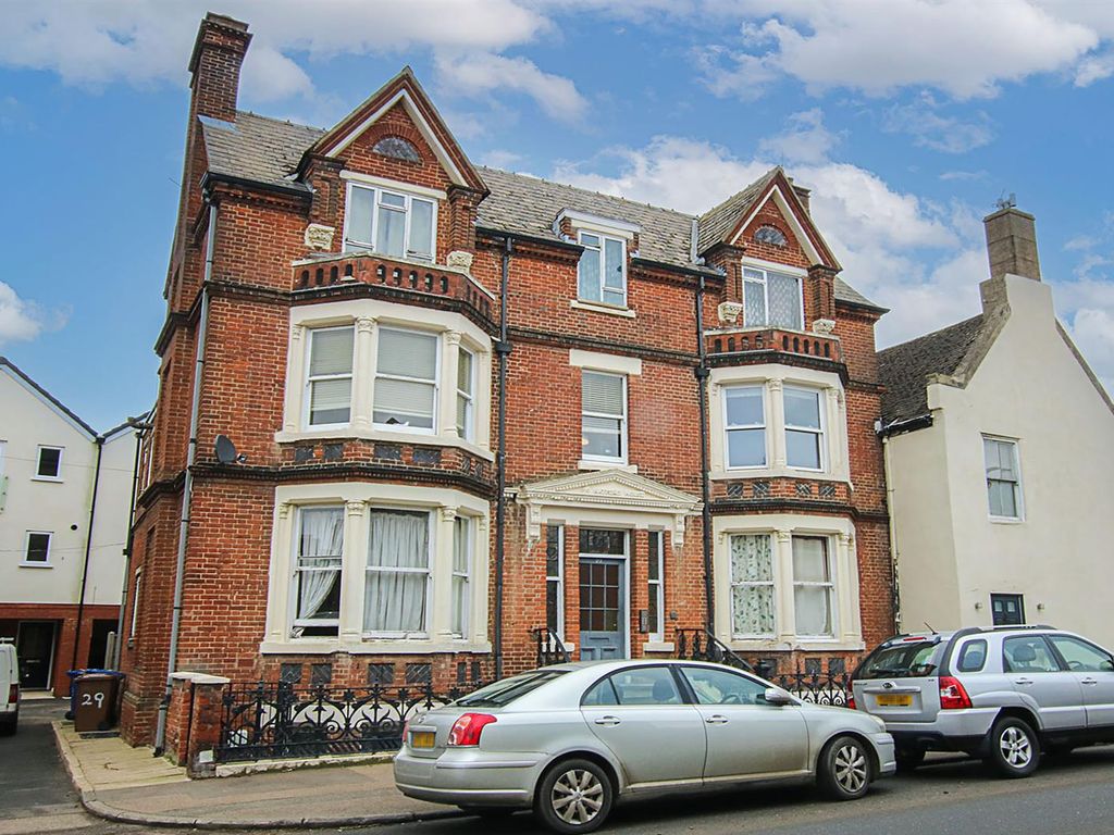 2 bed flat for sale in Old Station Road, Newmarket CB8, £190,000