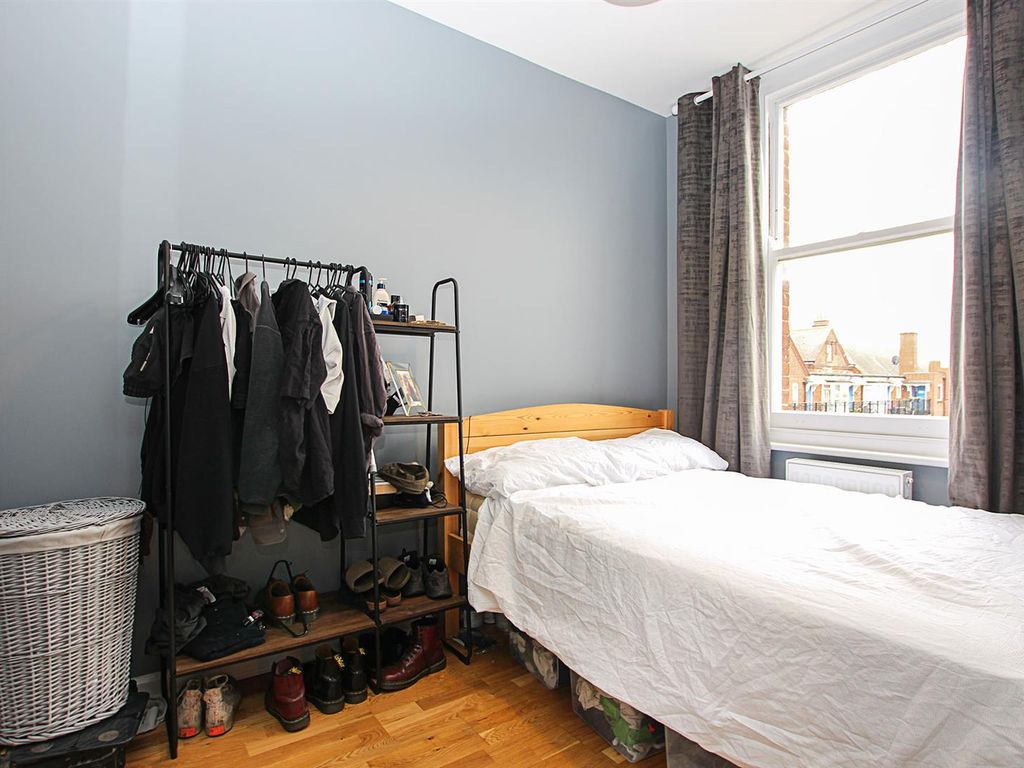 2 bed flat for sale in Old Station Road, Newmarket CB8, £190,000