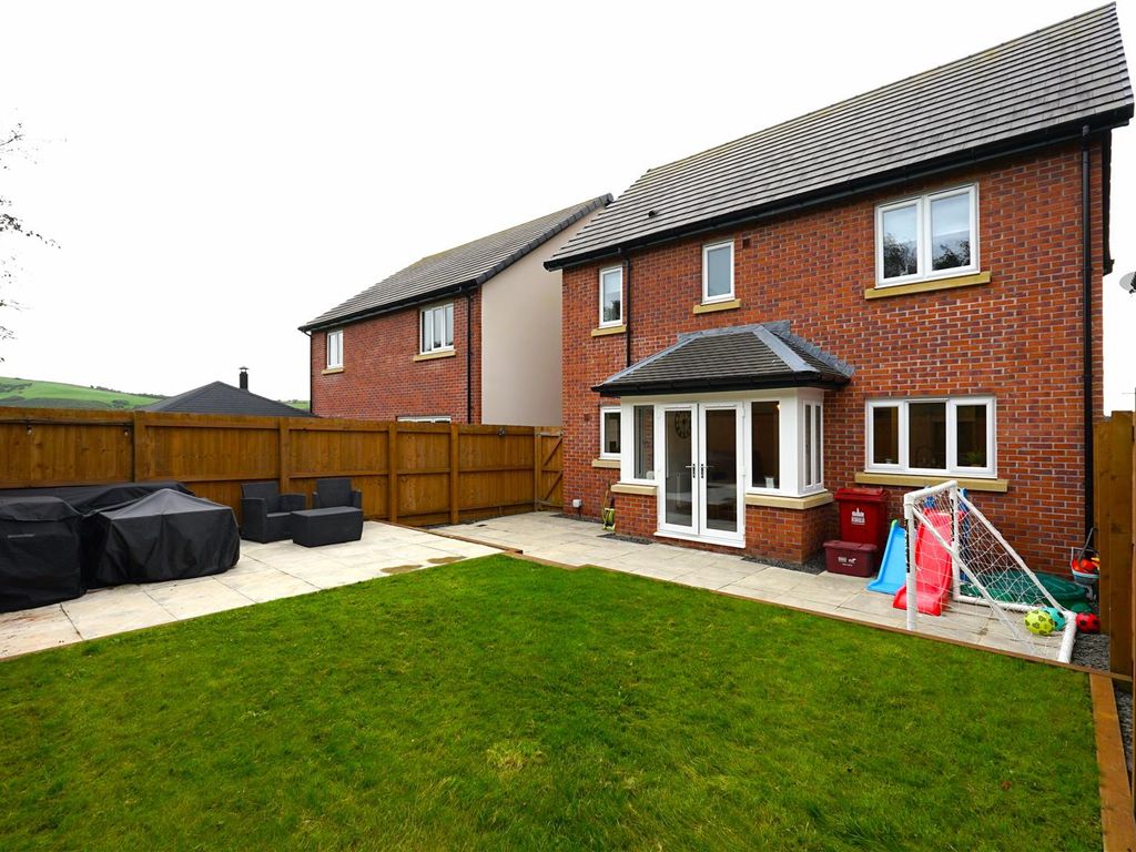 4 bed detached house for sale in Meadowlands Avenue, Barrow-In-Furness LA13, £335,000