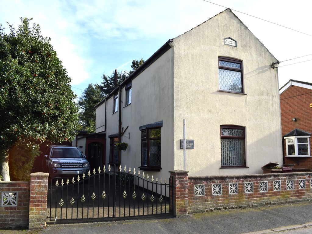 3 bed detached house for sale in West Street, Barnetby DN38, £270,000