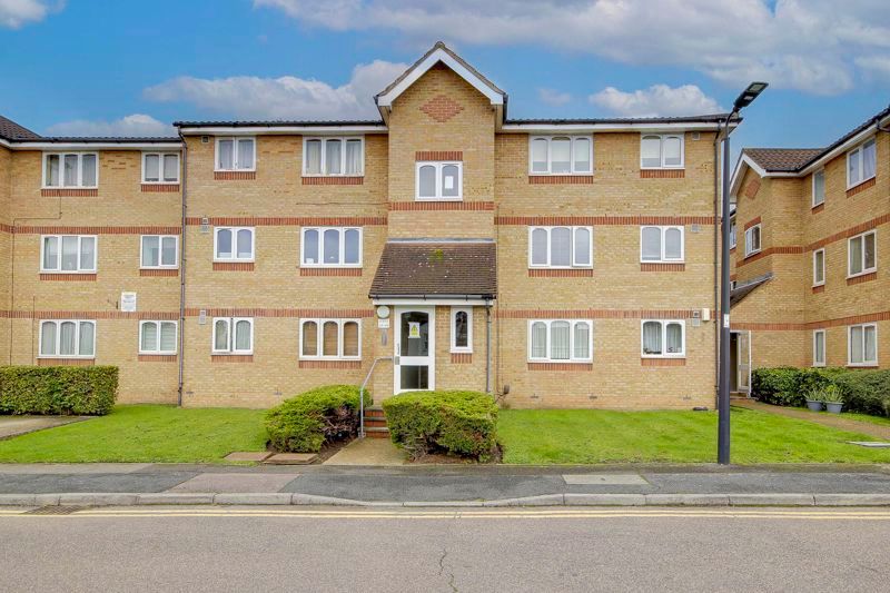 1 bed flat for sale in Waddington Close, Burleigh Road, Enfield EN1, £205,000