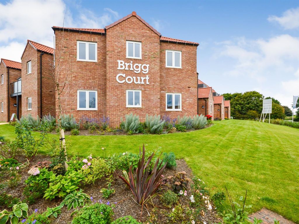 1 bed flat for sale in Brigg Court, Chantry Gardens, Filey YO14, £142,500
