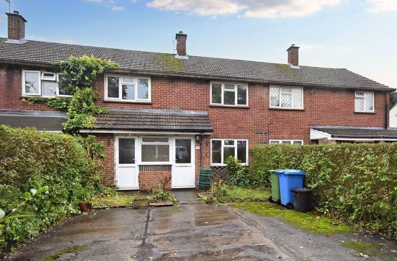 3 bed terraced house for sale in Fernhill Road, Farnborough GU14, £325,000