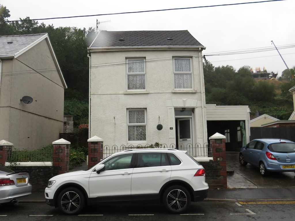 3 bed detached house for sale in Gwscwm Road, Burry Port SA16, £150,000