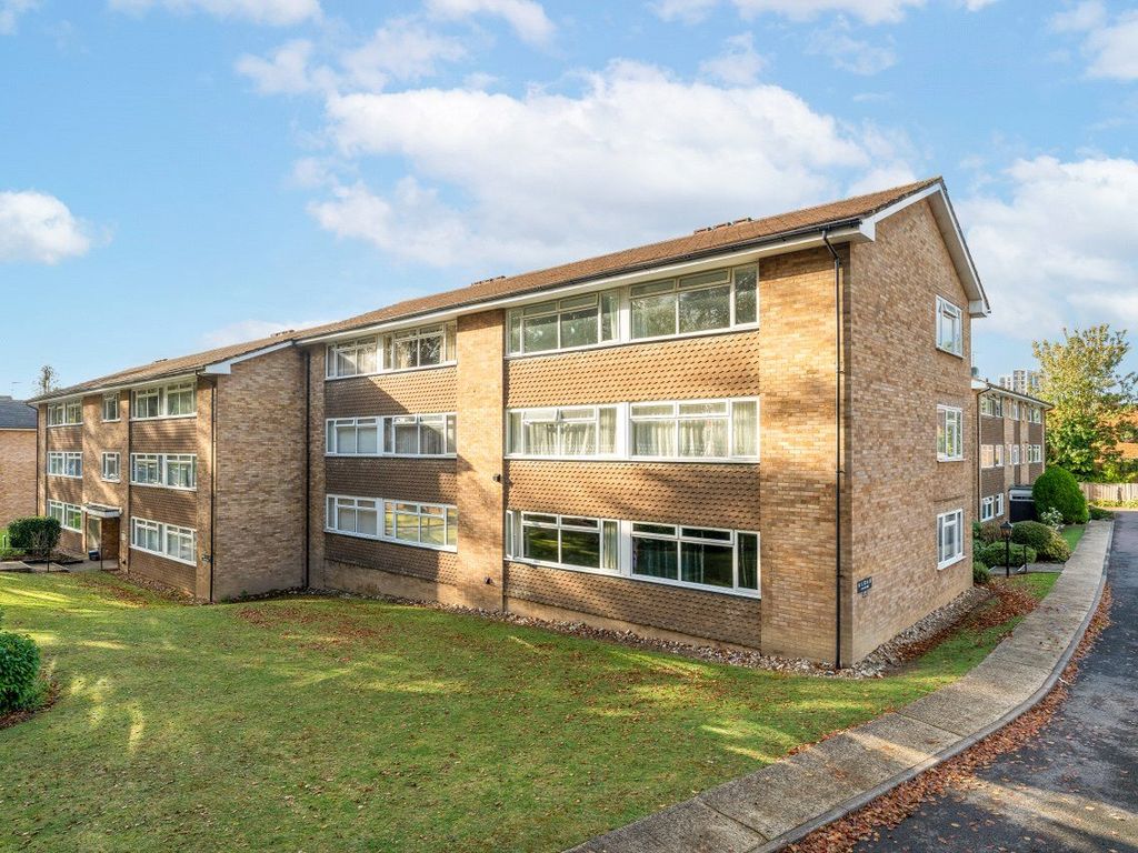 2 bed flat for sale in Christchurch Park, Sutton SM2, £325,000