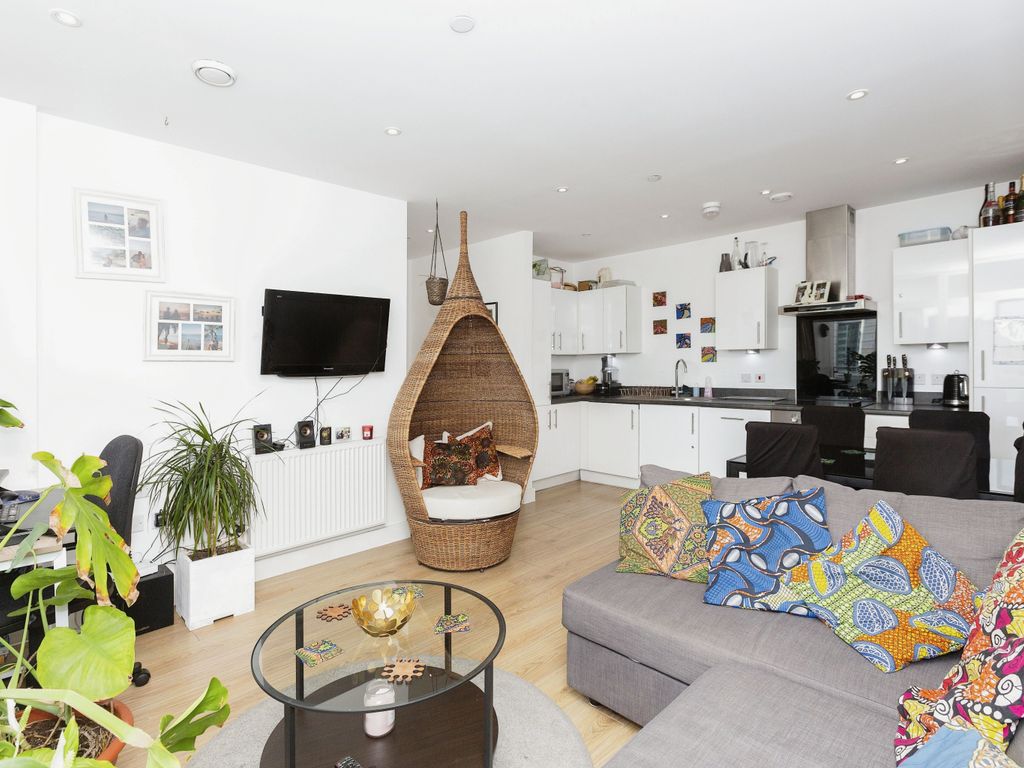 1 bed flat for sale in 7 Pomfret Place, London E14, £100,000