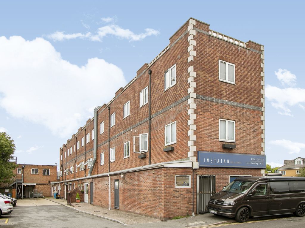 1 bed flat for sale in Holdenhurst Road, Bournemouth BH8, £125,000