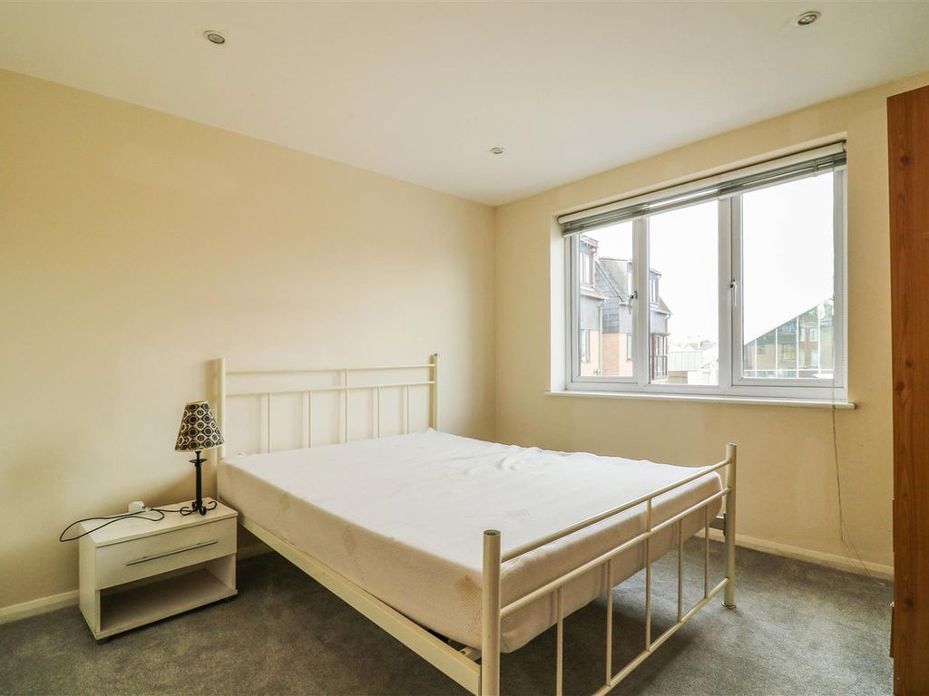 2 bed flat for sale in Black Bear Court, High Street, Newmarket CB8, £155,000