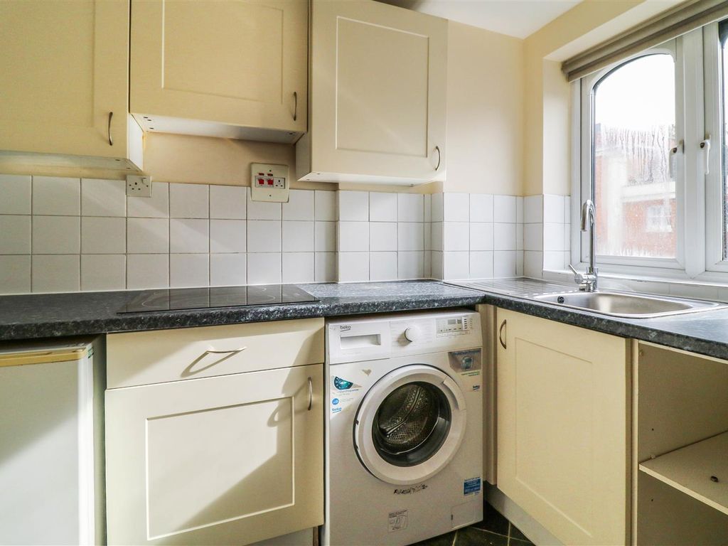 2 bed flat for sale in Black Bear Court, High Street, Newmarket CB8, £155,000