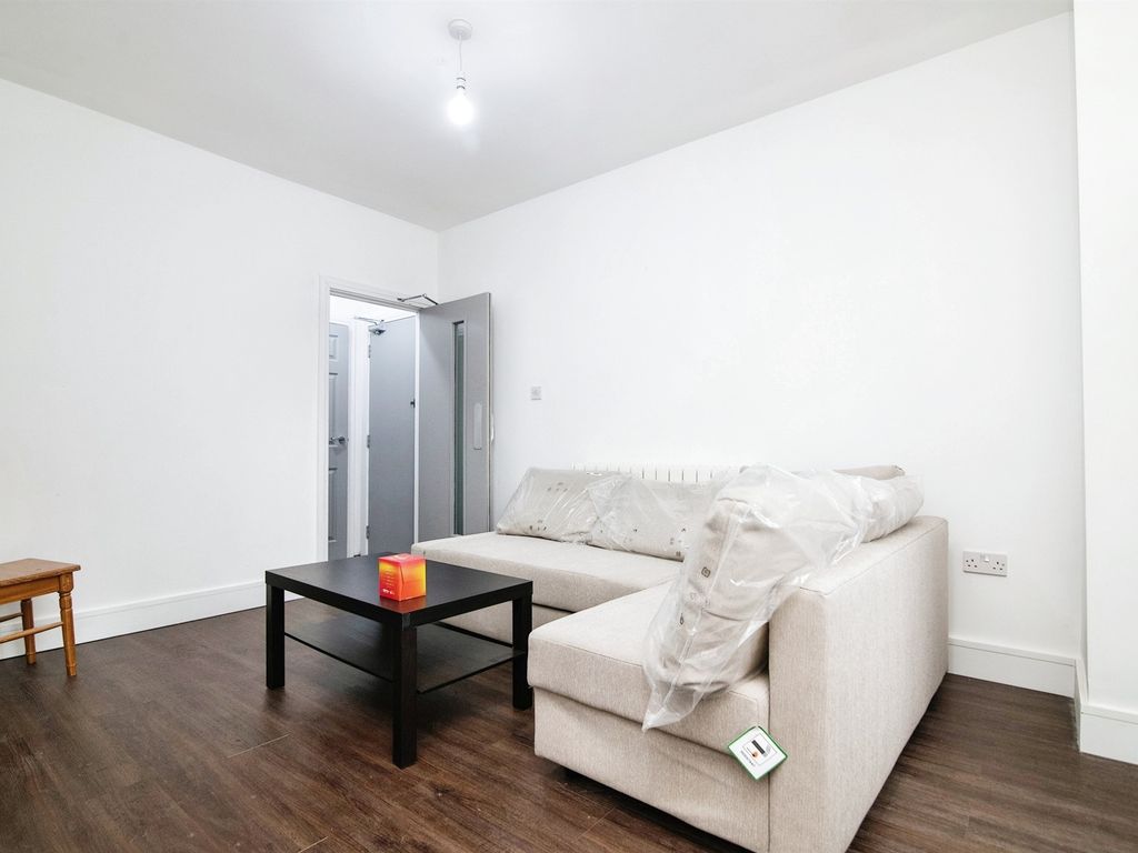 1 bed flat for sale in Bearwood Road, Bearwood, Smethwick B66, £150,000