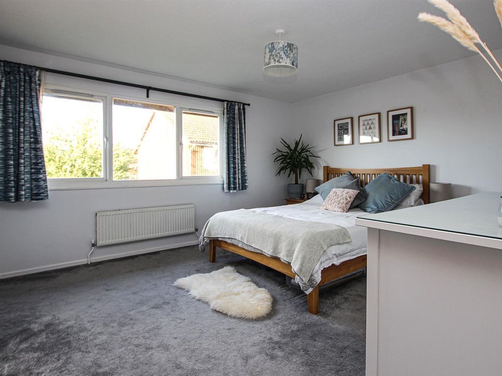 2 bed terraced house for sale in Persimmon Walk, Newmarket CB8, £260,000