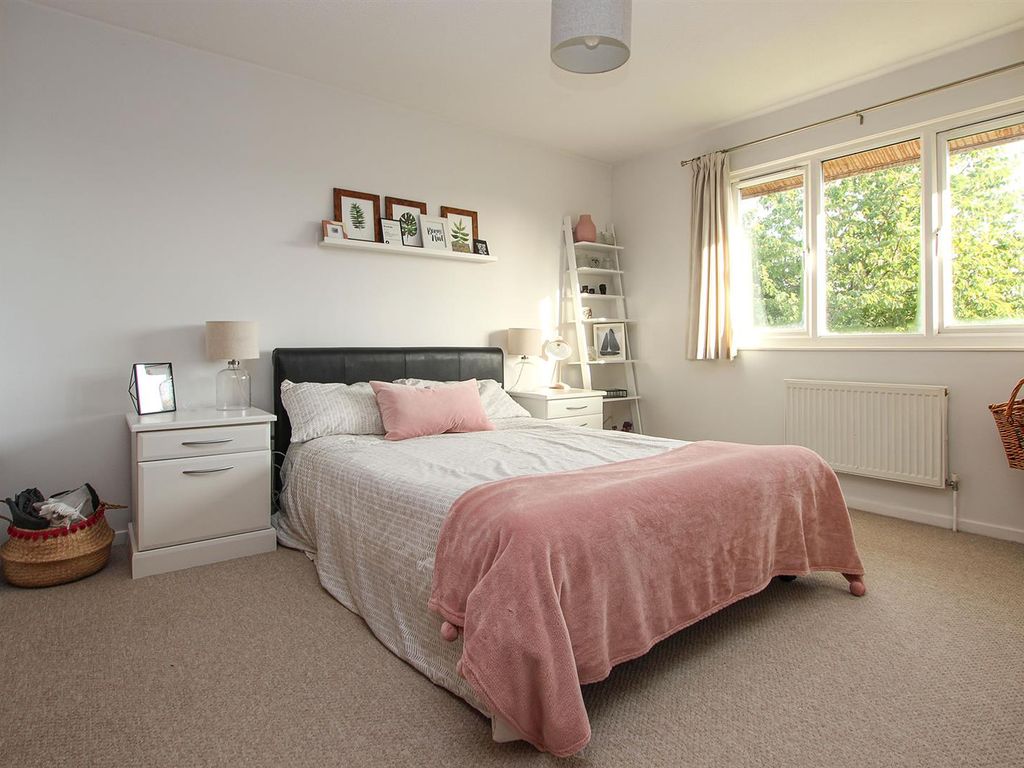 2 bed terraced house for sale in Persimmon Walk, Newmarket CB8, £260,000
