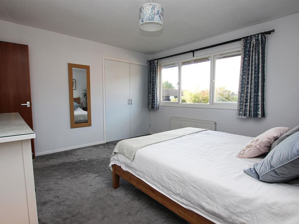 2 bed terraced house for sale in Persimmon Walk, Newmarket CB8, £260,000