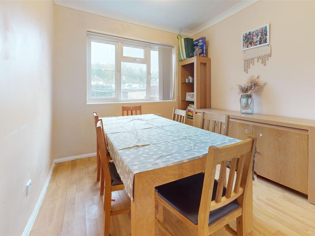 2 bed terraced house for sale in Lorton Close, Gravesend DA12, £300,000