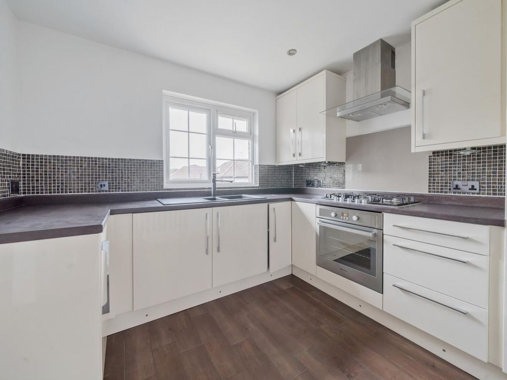 2 bed maisonette for sale in Kingsway, Hiltingbury, Chandler's Ford SO53, £250,000