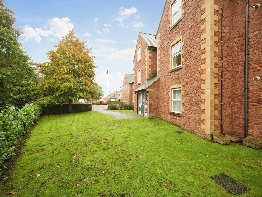 2 bed flat for sale in Park View, Cotford St. Luke, Taunton TA4, £160,000
