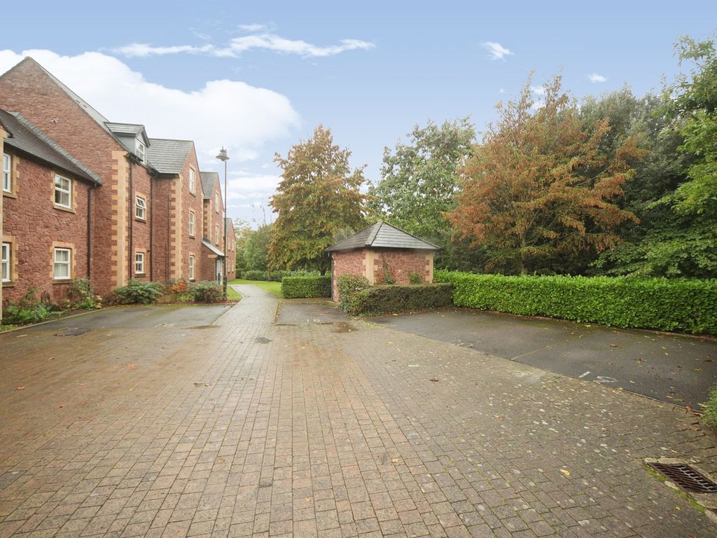 2 bed flat for sale in Park View, Cotford St. Luke, Taunton TA4, £160,000