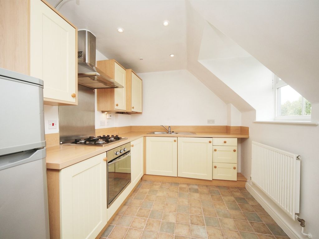 2 bed flat for sale in Park View, Cotford St. Luke, Taunton TA4, £160,000