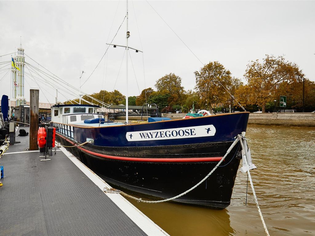 2 bed houseboat for sale in Cadogan Pier, Chelsea SW3, £250,000