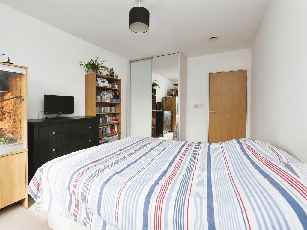 1 bed flat for sale in Mary Munnion Quarter, Chelmsford CM2, £240,000