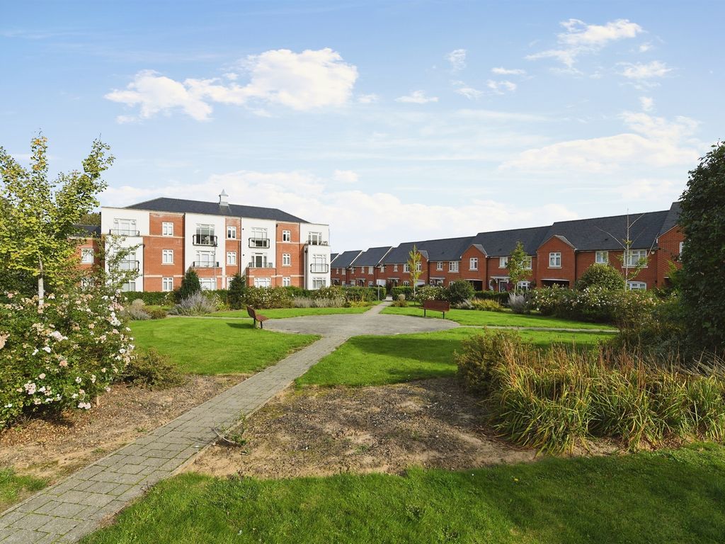 1 bed flat for sale in Mary Munnion Quarter, Chelmsford CM2, £240,000