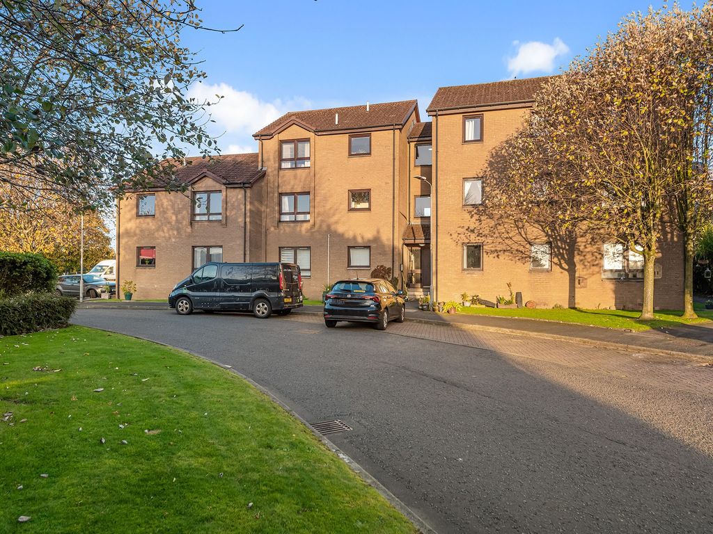 2 bed flat for sale in Middlemass Court, Falkirk FK2, £75,000