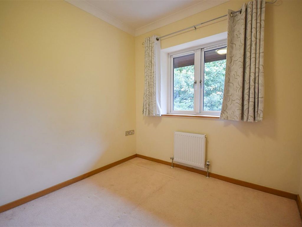 2 bed flat for sale in Moseley Road, Cheadle Hulme, Cheadle SK8, £230,000