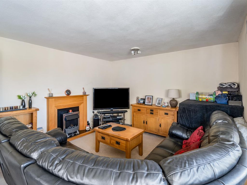 1 bed flat for sale in Old Lode Lane, Solihull B92, £125,000